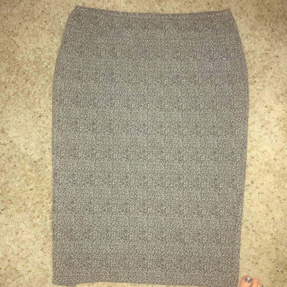 Stippled grey midi length skirt